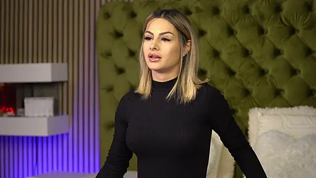 TiffanyMaze online show from 29, 9, 2025