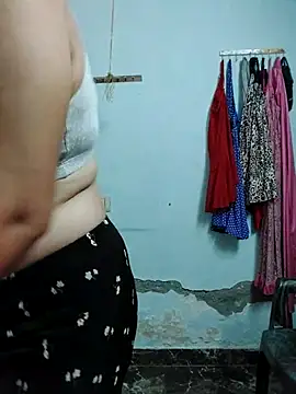 Snapshot of Poojabhabi101 chatting on 5, 10, 2025 Poojabhabi101 online show from 5, 10, 2025