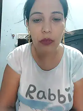 Snapshot of Poojabhabi101 chatting on 8, 9, 2025 Poojabhabi101 online show from 8, 9, 2025