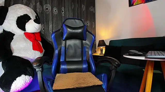 LiamCossio  online show from 13, 4, 2026