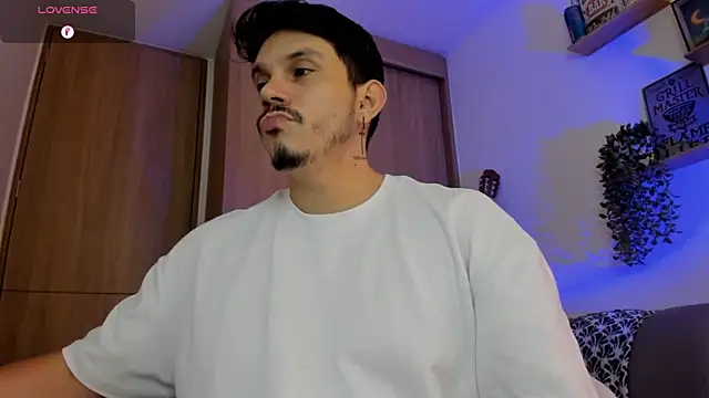 Snapshot of alejandro_stark chatting on 11, 7, 2026 alejandro stark online show from 11, 7, 2026