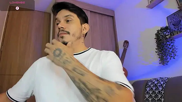 Snapshot of alejandro_stark chatting on 5, 7, 2026 alejandro stark online show from 5, 7, 2026