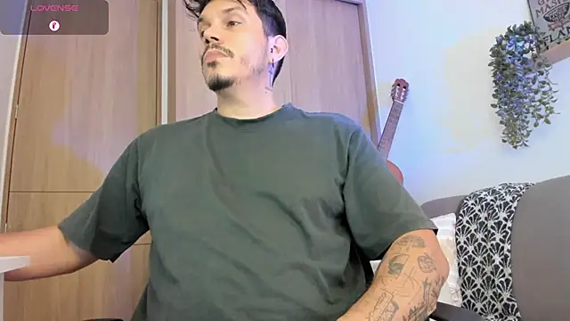 Snapshot of alejandro_stark chatting on 1, 7, 2026 alejandro stark online show from 1, 7, 2026