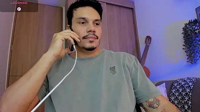 Snapshot of alejandro_stark chatting on 8, 7, 2026 alejandro stark online show from 8, 7, 2026