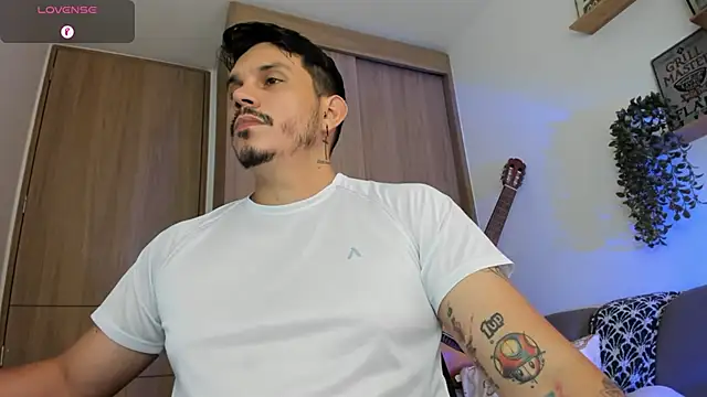 Snapshot of alejandro_stark chatting on 19, 6, 2026 alejandro stark online show from 19, 6, 2026