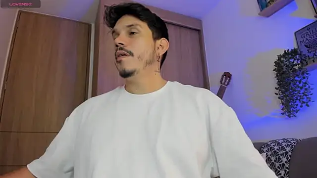 Snapshot of alejandro_stark chatting on 15, 7, 2026 alejandro stark online show from 15, 7, 2026