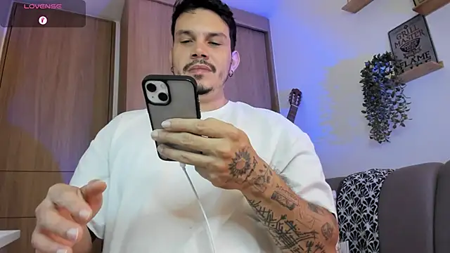 Snapshot of alejandro_stark chatting on 30, 6, 2026 alejandro stark online show from 30, 6, 2026