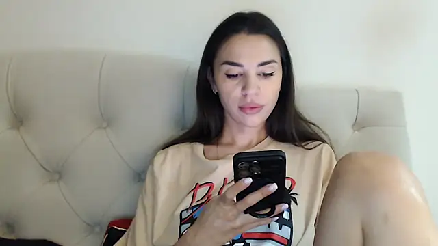 Mika Gold online show from 6, 11, 2025