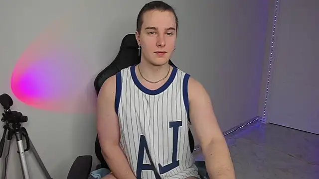 Vincent Strong online show from 8, 2, 2025