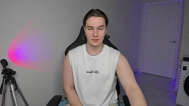 Vincent Strong online show from 3, 2, 2025