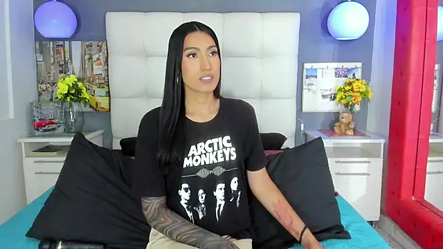 Snapshot of Taly_Fox chatting on 15, 12, 2025 Taly Fox online show from 15, 12, 2025