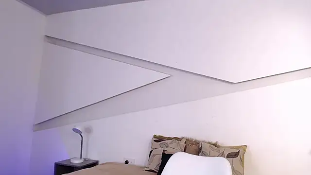 hot little bunny online show from 18, 9, 2025