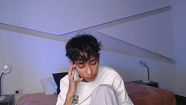 hot little bunny online show from 28, 2, 2025