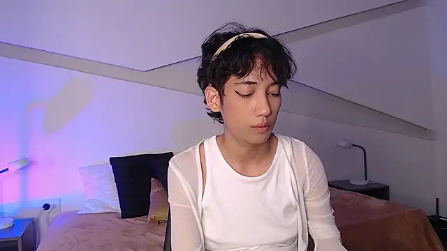 hot little bunny online show from 26, 2, 2025