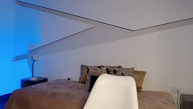 hot little bunny online show from 7, 11, 2025