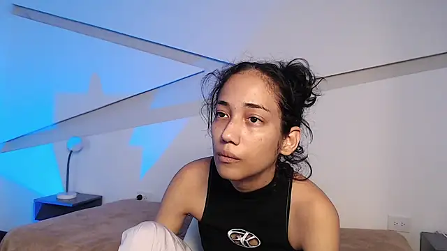 hot little bunny online show from 16, 12, 2025