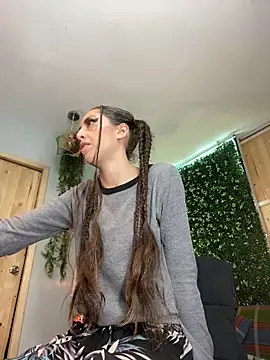 VickyJackson  online show from 13, 4, 2026