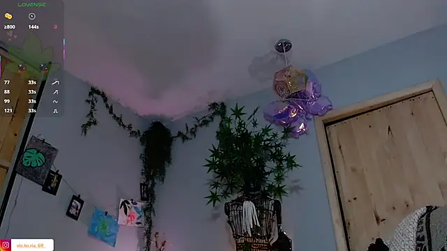 Snapshot of VickyJackson_ chatting on 6, 10, 2025 VickyJackson online show from 6, 10, 2025