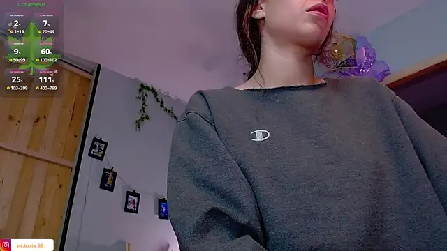 VickyJackson  online show from 17, 12, 2025