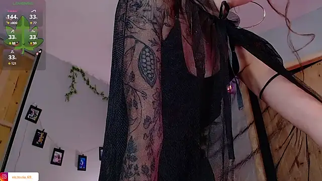 VickyJackson  online show from 18, 12, 2025