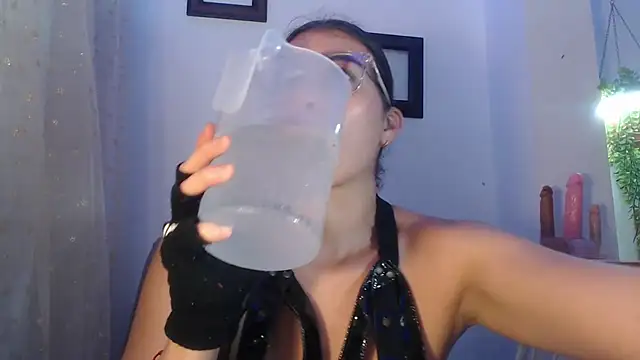 DaMikaela  online show from 18, 3, 2025