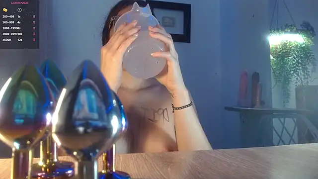 DaMikaela  online show from 25, 9, 2025