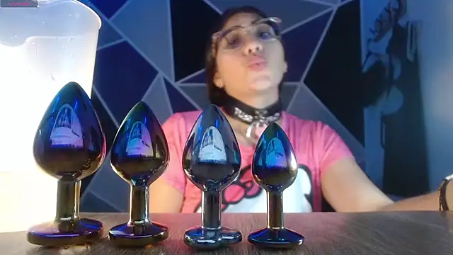 DaMikaela  online show from 12, 9, 2025