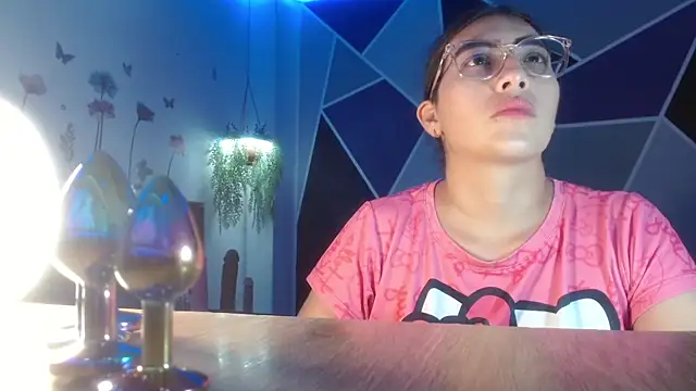 DaMikaela  online show from 22, 9, 2025