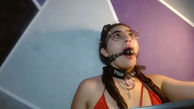 DaMikaela  online show from 11, 2, 2026