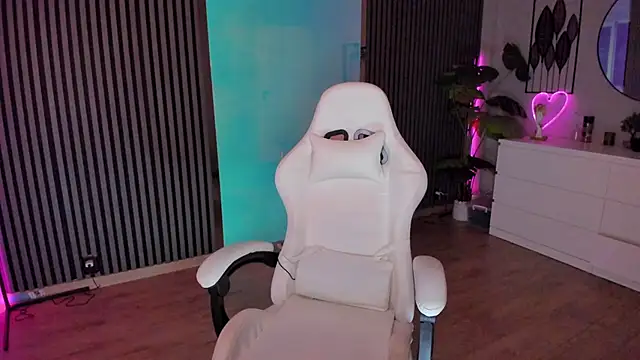 SeraVonDee online show from 11, 12, 2024