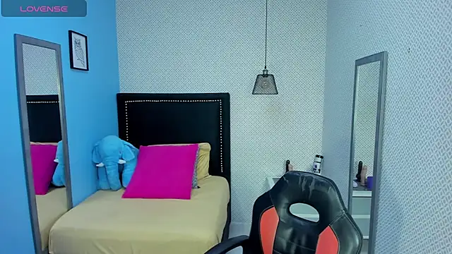 LORENADAVIES online show from 3, 2, 2025