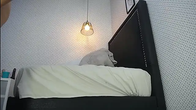 LORENADAVIES online show from 7, 3, 2025