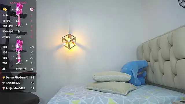 LORENADAVIES online show from 11, 3, 2025