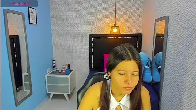 LORENADAVIES online show from 30, 1, 2025