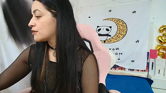 LovelyAzucena online show from 15, 7, 2026