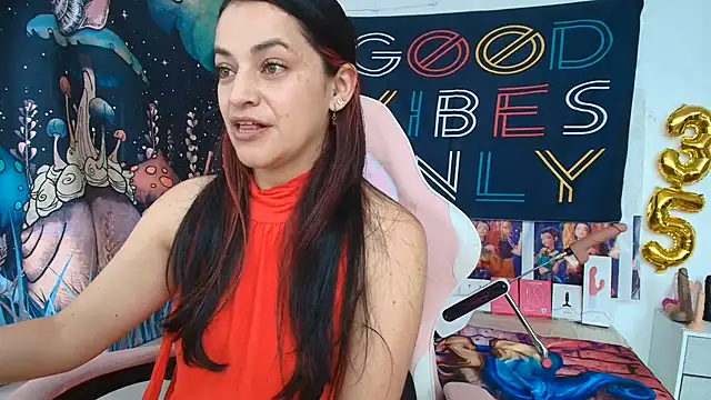 LovelyAzucena online show from 23, 6, 2026