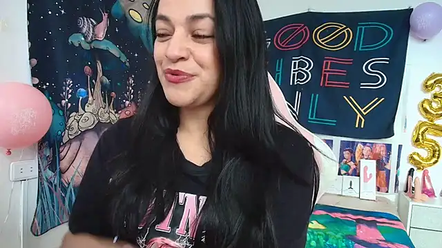 LovelyAzucena online show from 15, 5, 2026