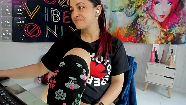 LovelyAzucena online show from 13, 3, 2025