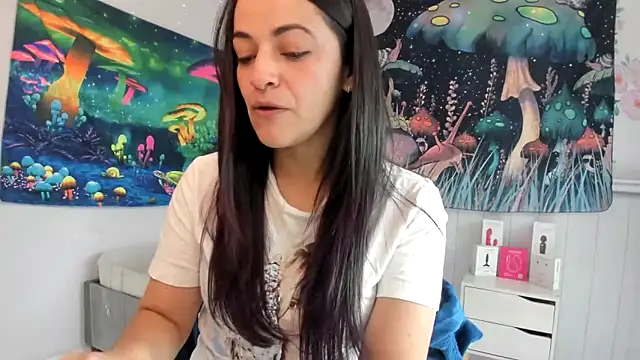 LovelyAzucena online show from 16, 10, 2025