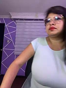 MiiaaJoness online show from 9, 5, 2026