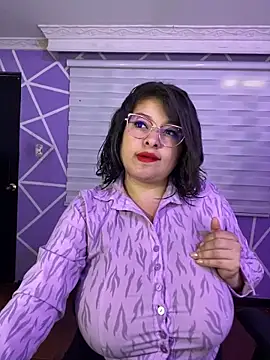 MiiaaJoness online show from 4, 6, 2026