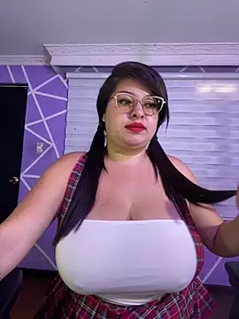 MiiaaJoness online show from 4, 2, 2026