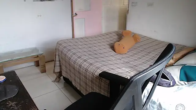 girl milk2 online show from 18, 3, 2026