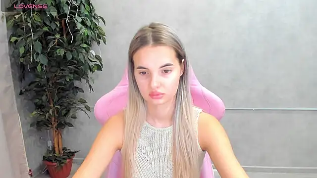 Snapshot of Donna_Evans chatting on 10, 3, 2025 Donna Evans online show from 10, 3, 2025