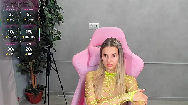 Snapshot of Donna_Evans chatting on 12, 3, 2025 Donna Evans online show from 12, 3, 2025