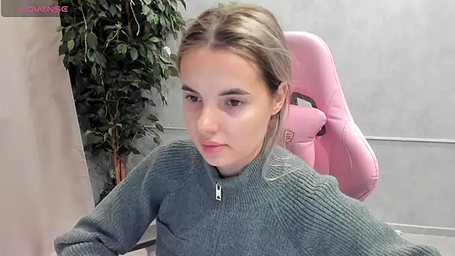 Snapshot of Donna_Evans chatting on 6, 3, 2025 Donna Evans online show from 6, 3, 2025