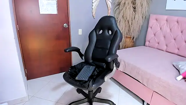 Anahi falcon online show from 26, 2, 2026