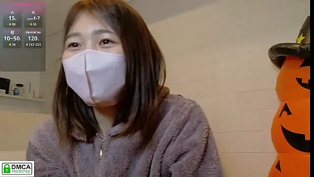 Snapshot of SUZU_ chatting on 25, 10, 2025 SUZU online show from 25, 10, 2025