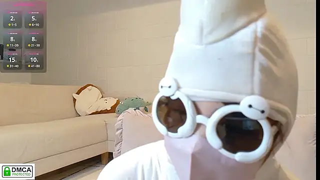 Snapshot of SUZU_ chatting on 17, 11, 2025 SUZU online show from 17, 11, 2025