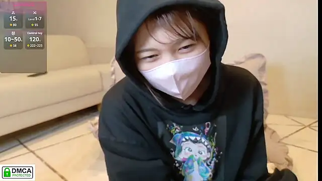 Snapshot of SUZU_ chatting on 7, 11, 2025 SUZU online show from 7, 11, 2025